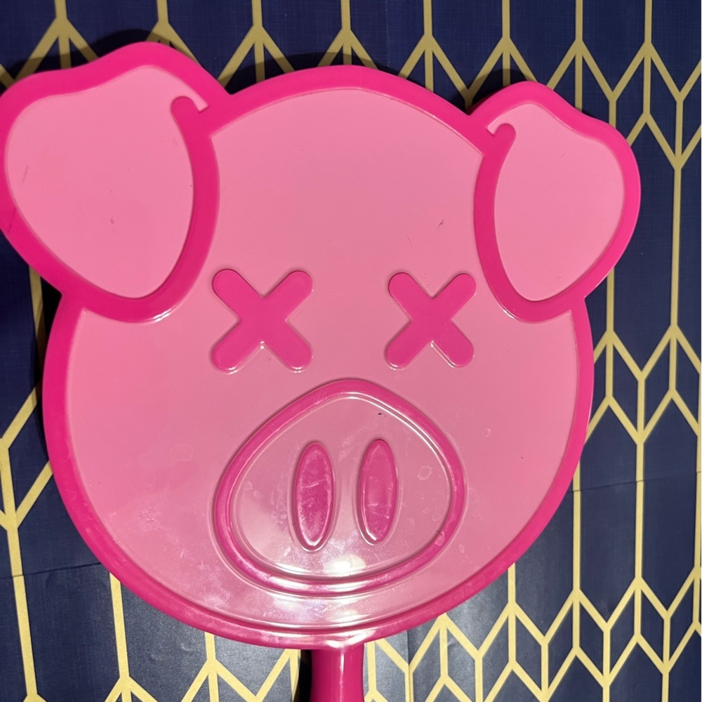 Jeffree Star Pink Pig Shaped Hand Mirror - Picture 5 of 6